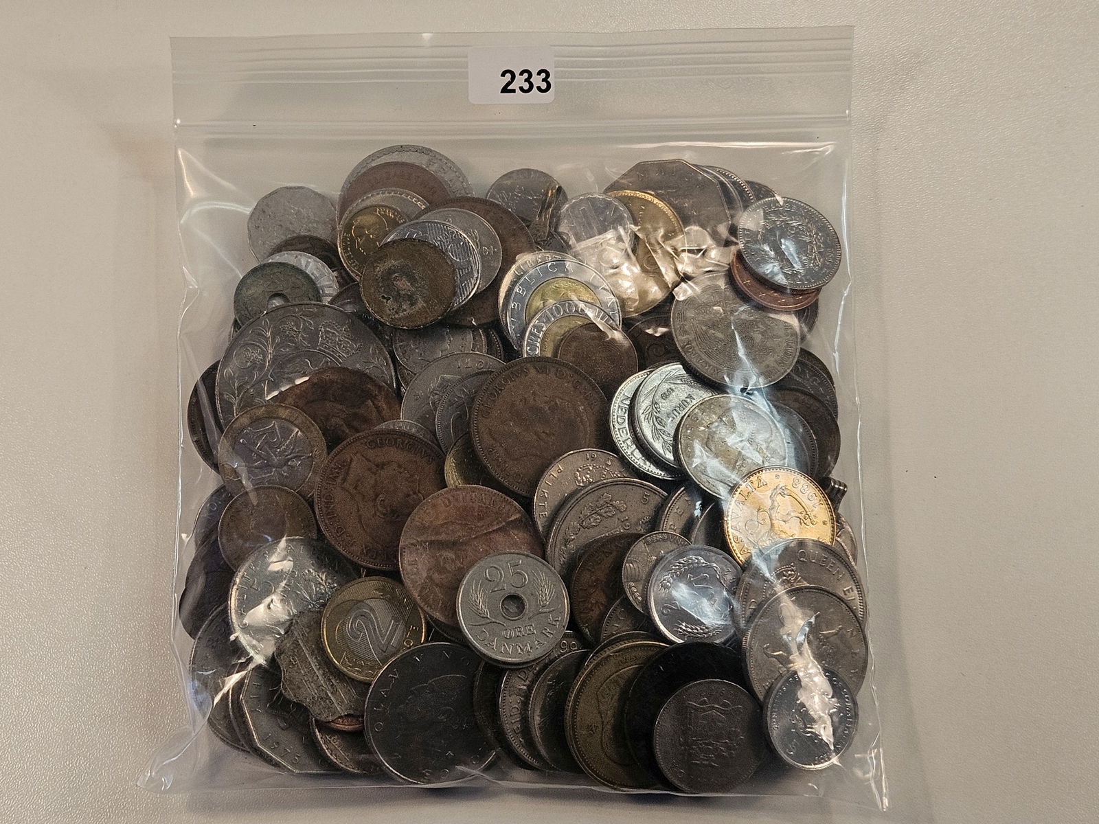 Over 2 Pounds of Mixed Foreign Coins: Great mix! From all over the world! 