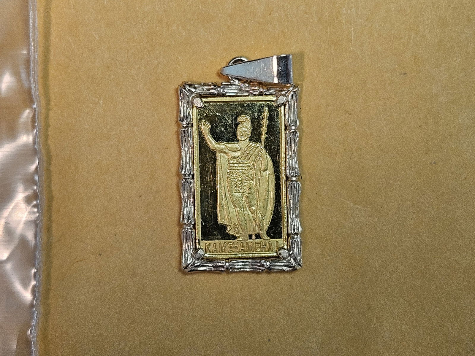 GOLD! GEM GOLD Bar with Gold jewelry (1 of 6)