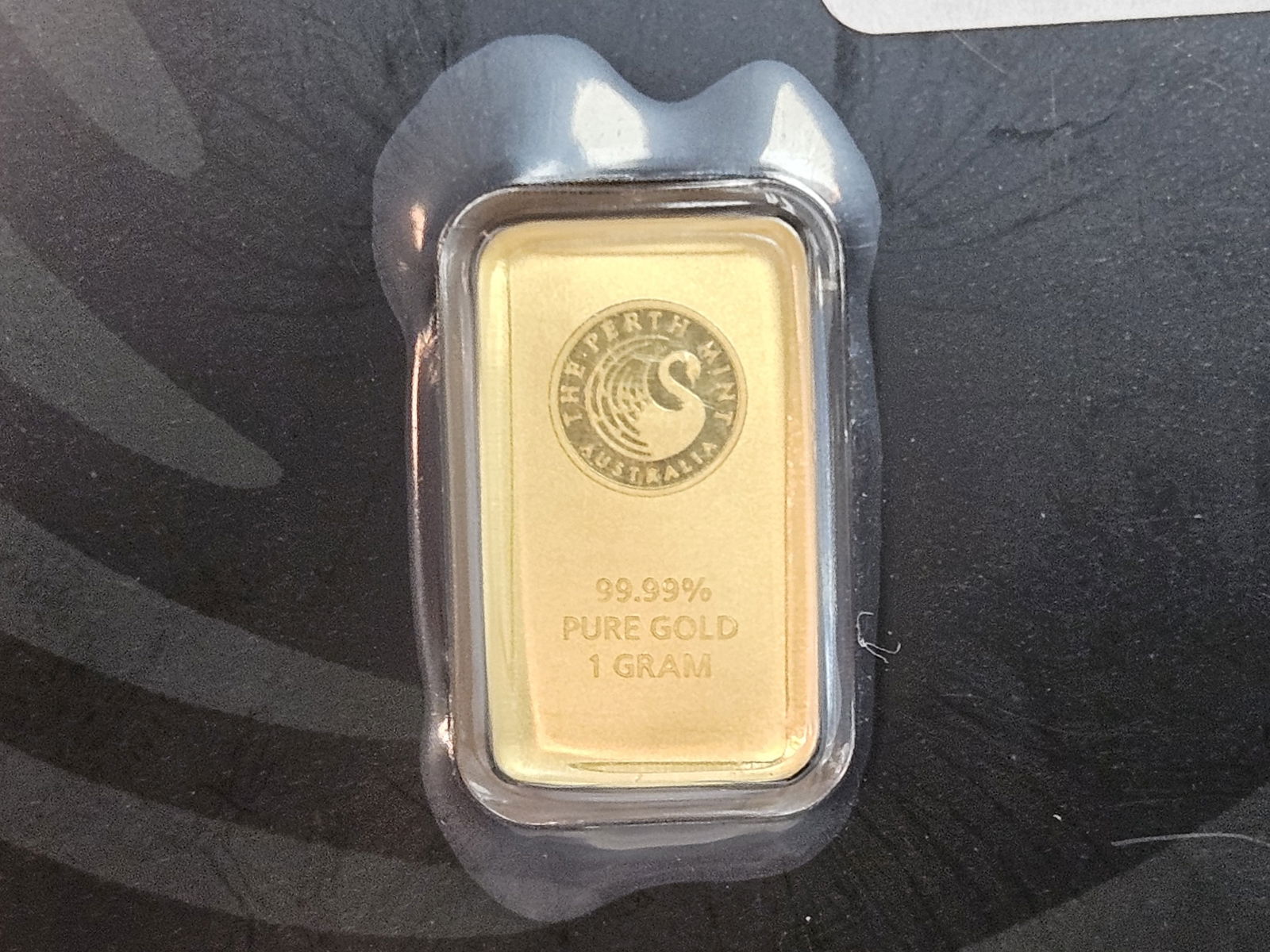 GOLD! Perth Mint ONE GRAM .999 fine gold bar (1 of 3)