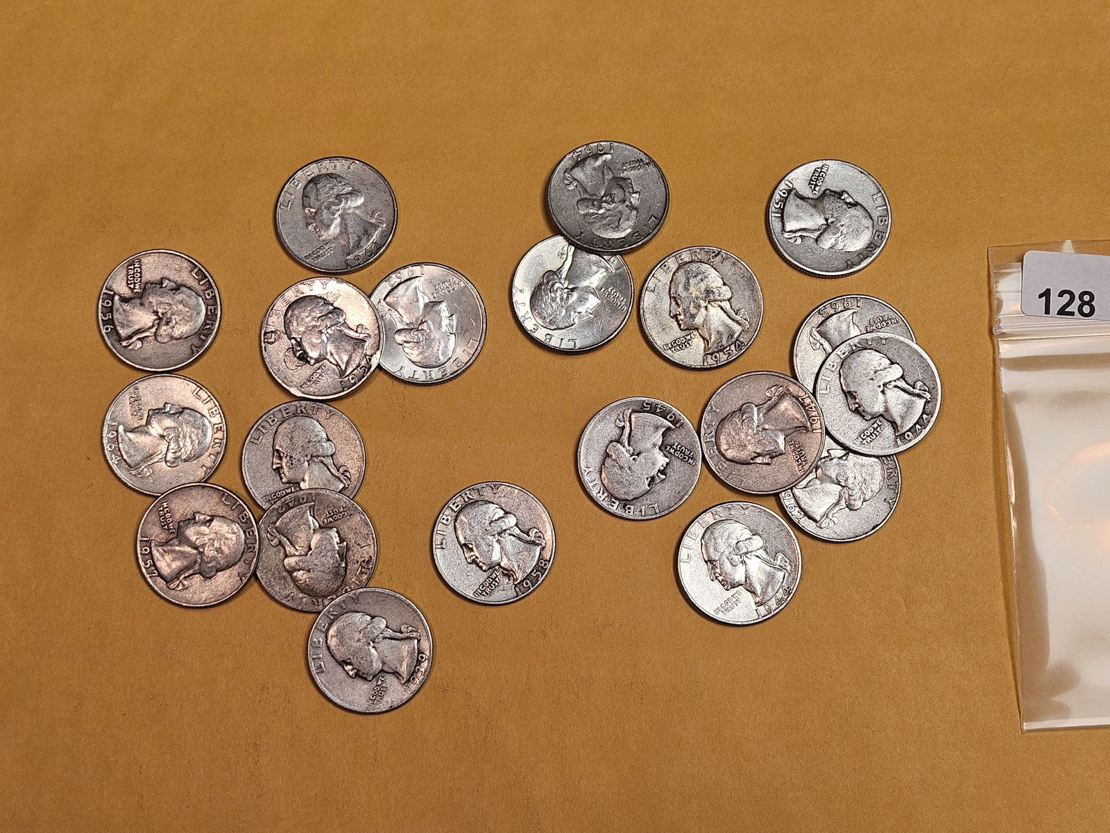 Twenty mixed Silver Washington Quarters: Mixed dates and grades 