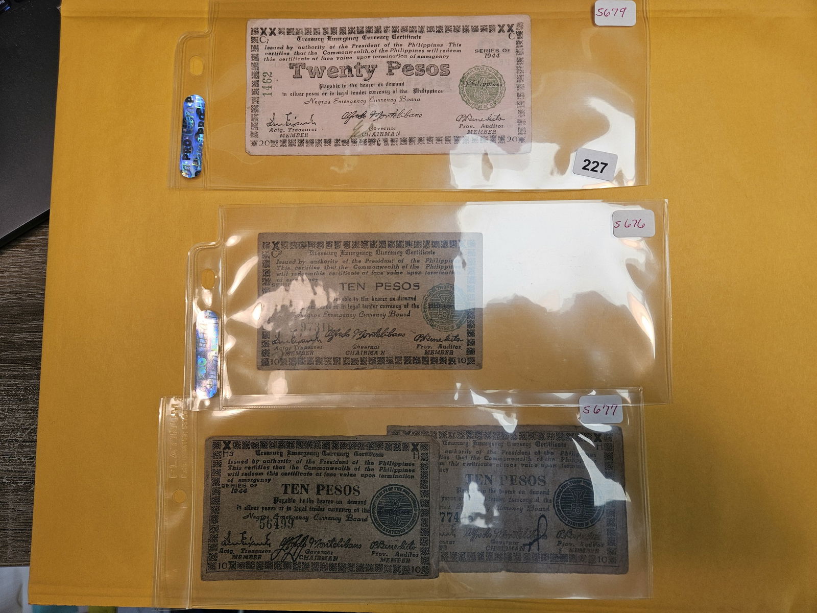 Ten and Twenty pesos notes (1 of 7)