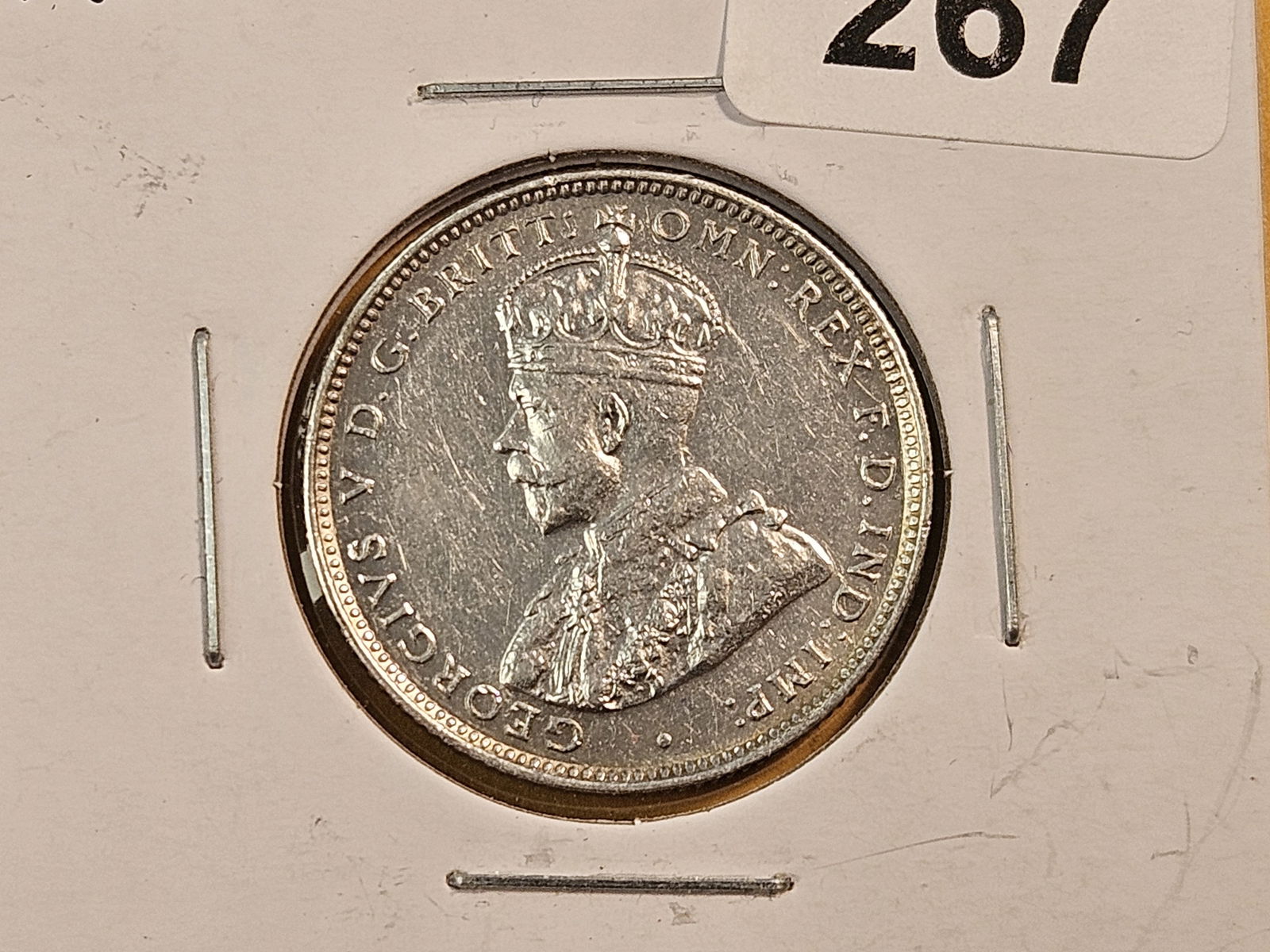 About Uncirculated 1935 Australia Silver Shilling (1 of 4)