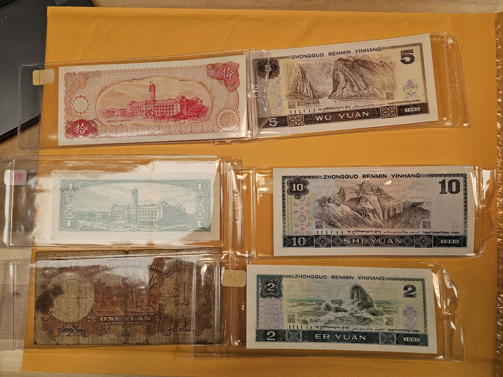 Thirteen mixed World notes - 3