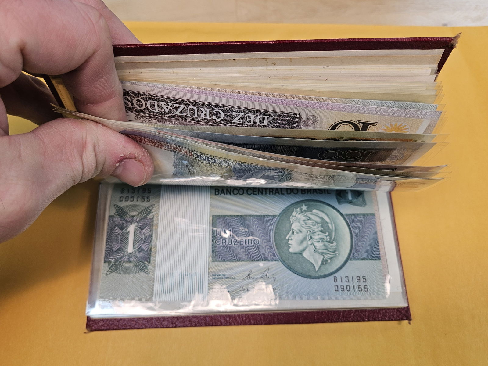 Full little booklet of mixed World currency - 10