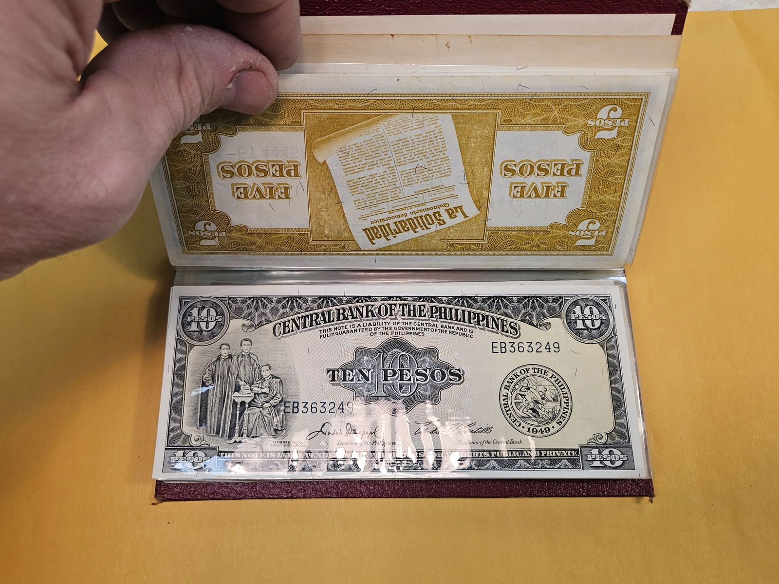 Full little booklet of mixed World currency - 4