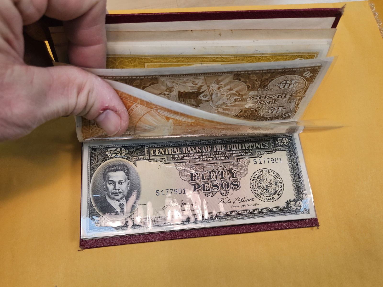 Full little booklet of mixed World currency - 5