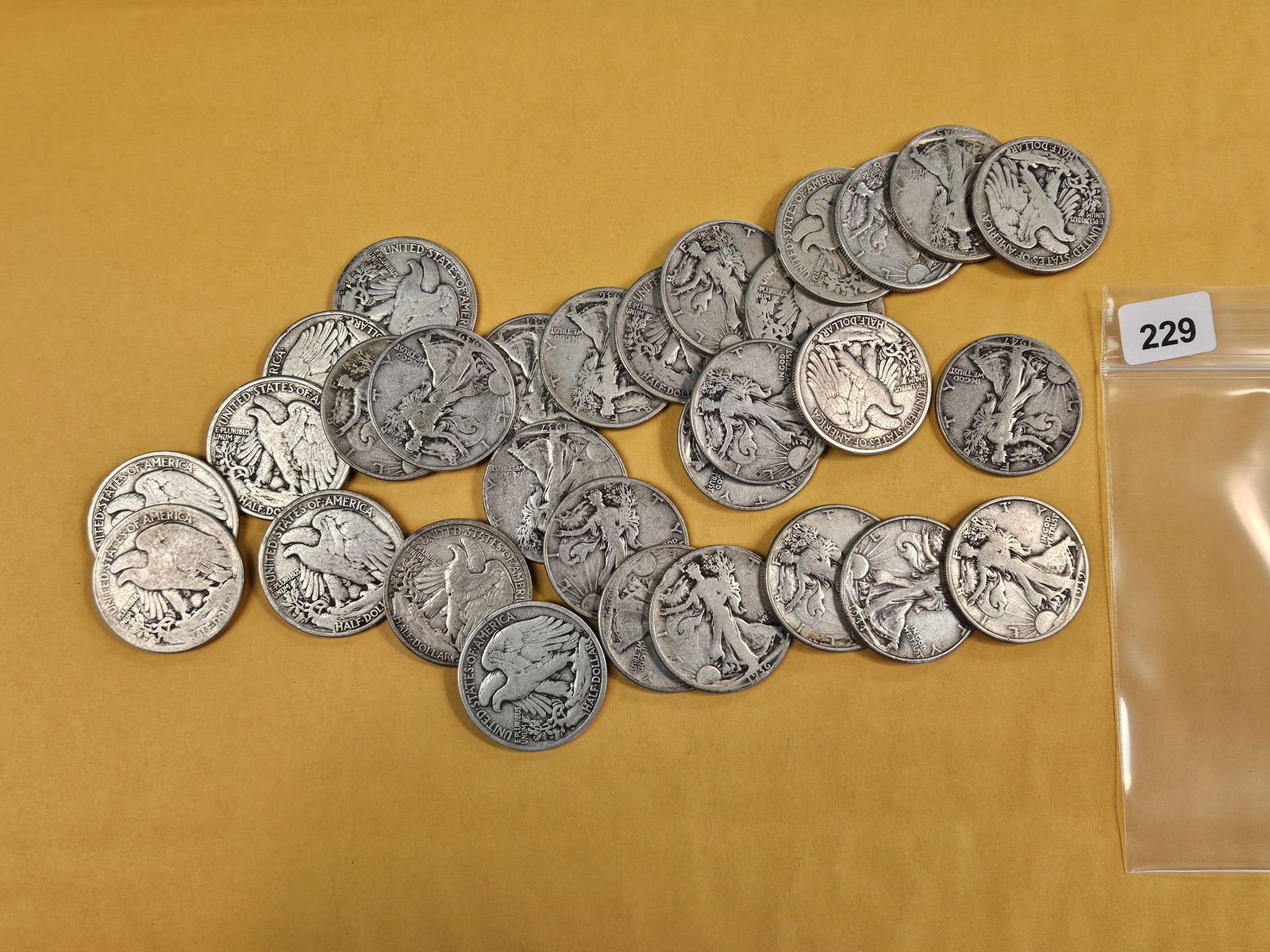 Thirty mixed silver Walking Liberty half dollars: Circulated 