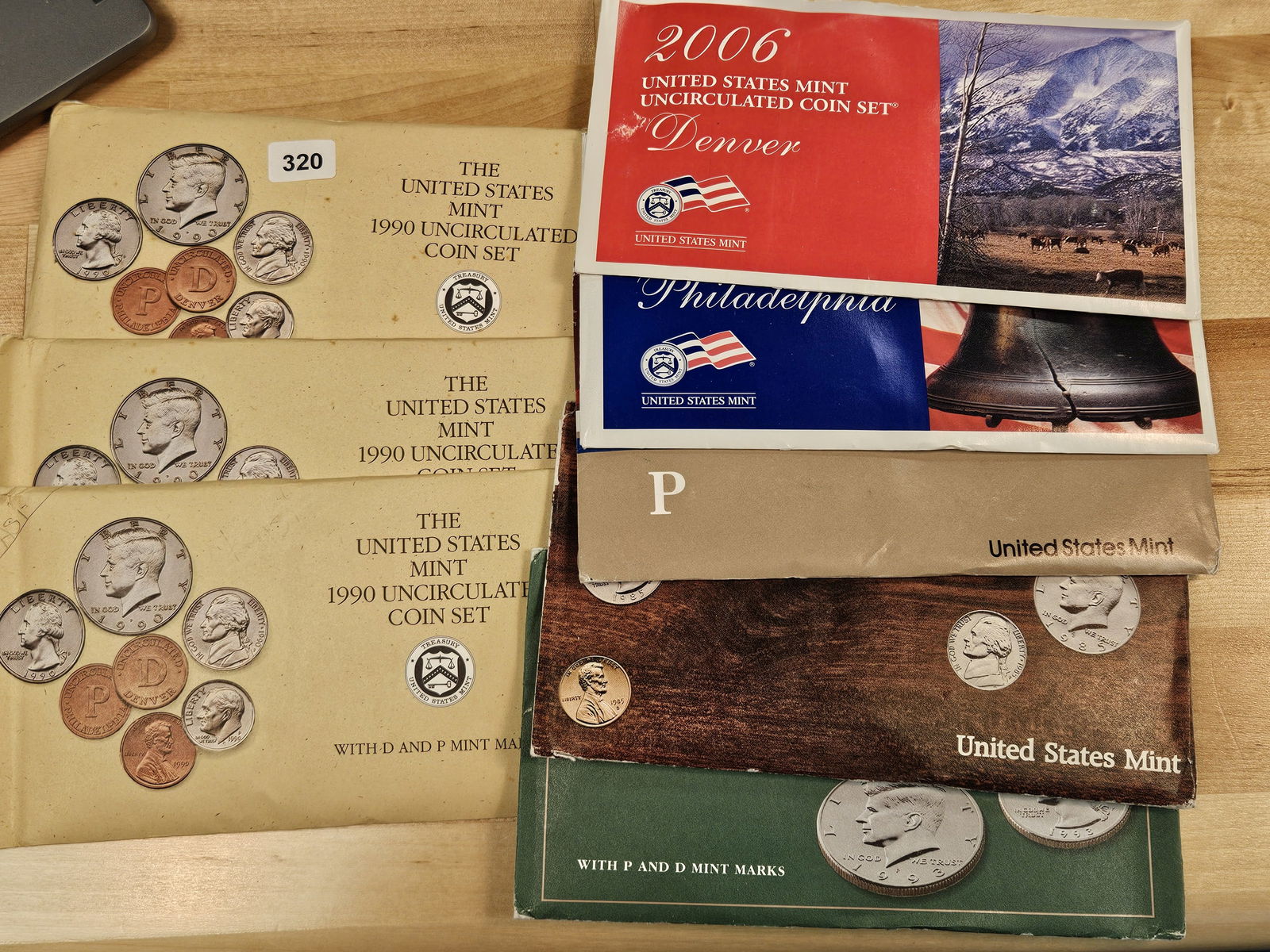 Eight mixed US Mint Sets: In OGP 
