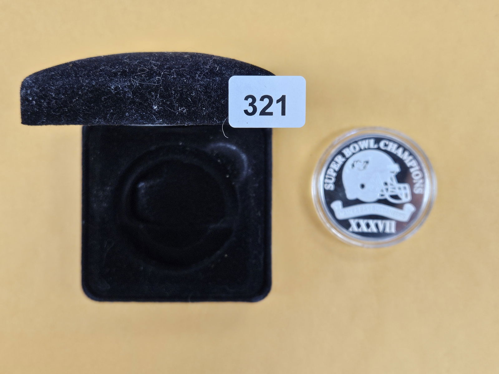 SUPER BOWL 27 Champions Silver Round: Tampa Bay Bucaneers. One Troy ounce .999 fine silver proof art round 