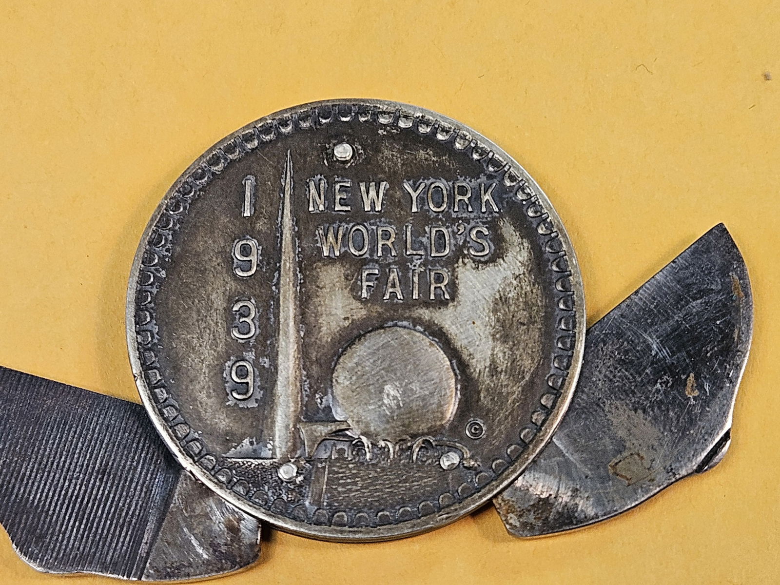 Super Cool 1939 New York World's Fair Souvenir silver medal-pocketknife - 2