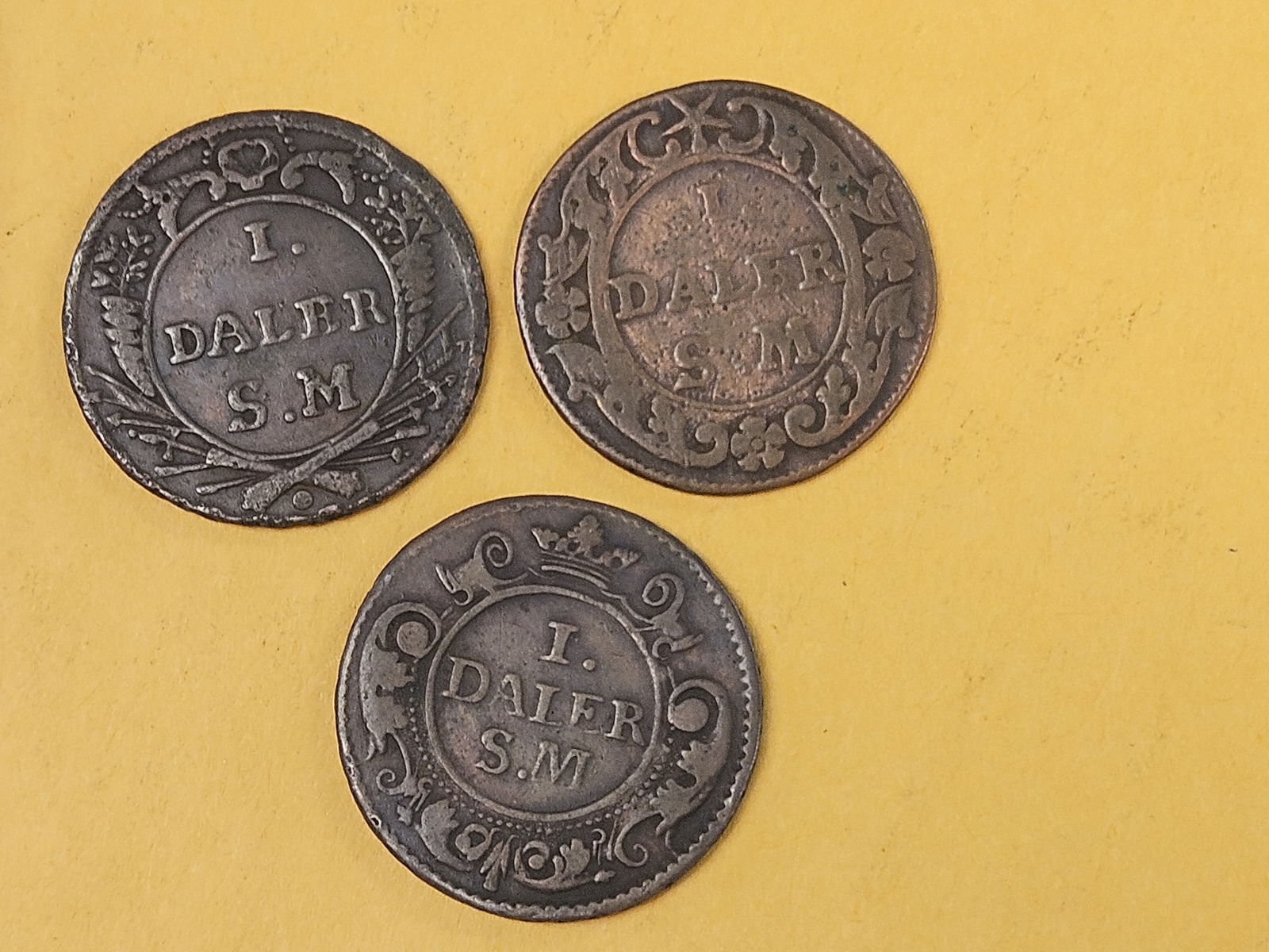 Three Sweden 1718 one daler coins: KM 360 
