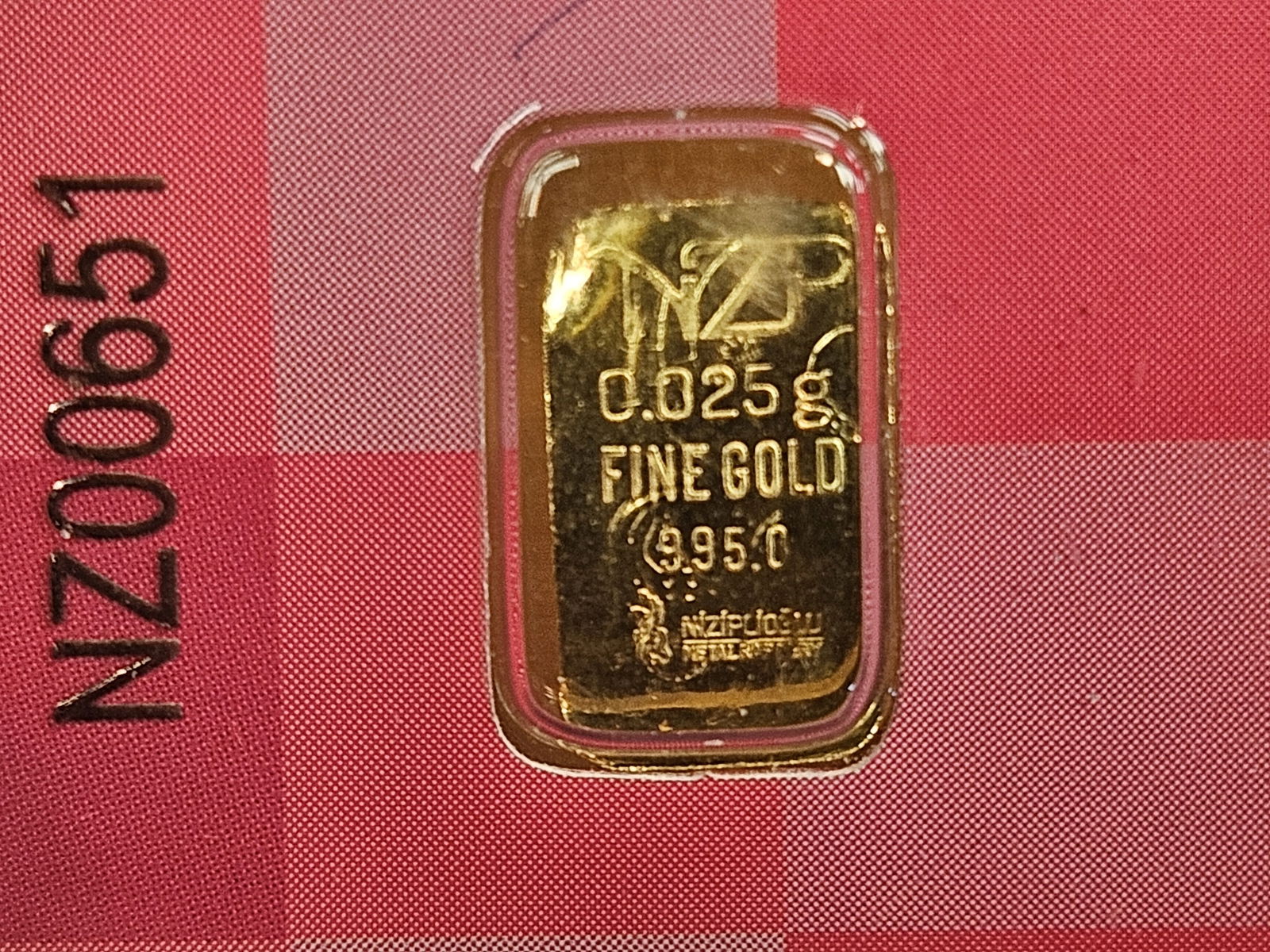 GOLD! NZP Turkey .995 fine gold bar in Assay Holder: By Niziplioglu. Weighs .025 grams
