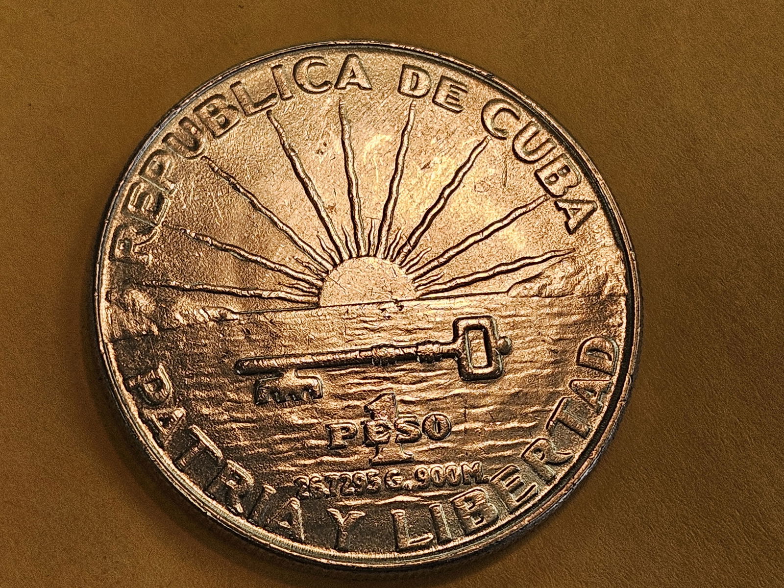 Very Choice Brilliant Uncirculated 1953 Cuba one silver peso - 4
