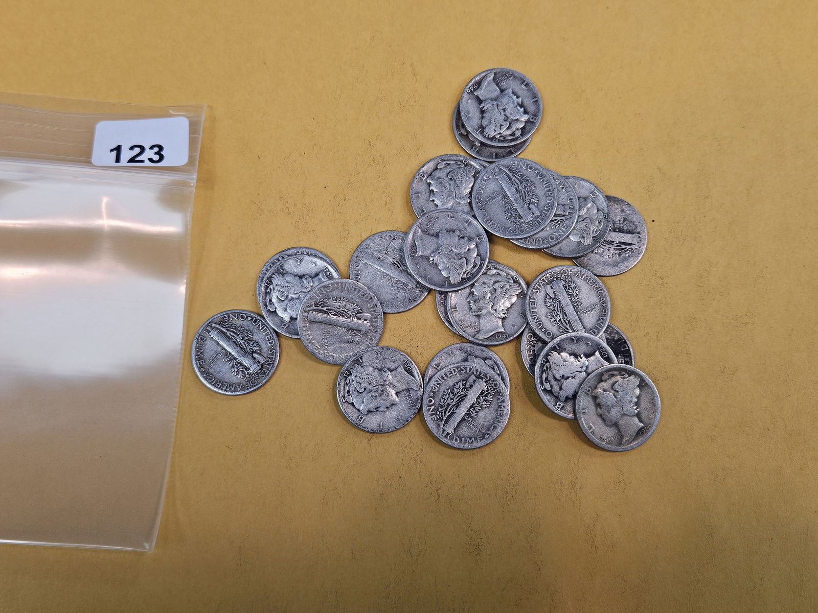 Twenty-five mixed silver Mercury Dimes: Circulated 