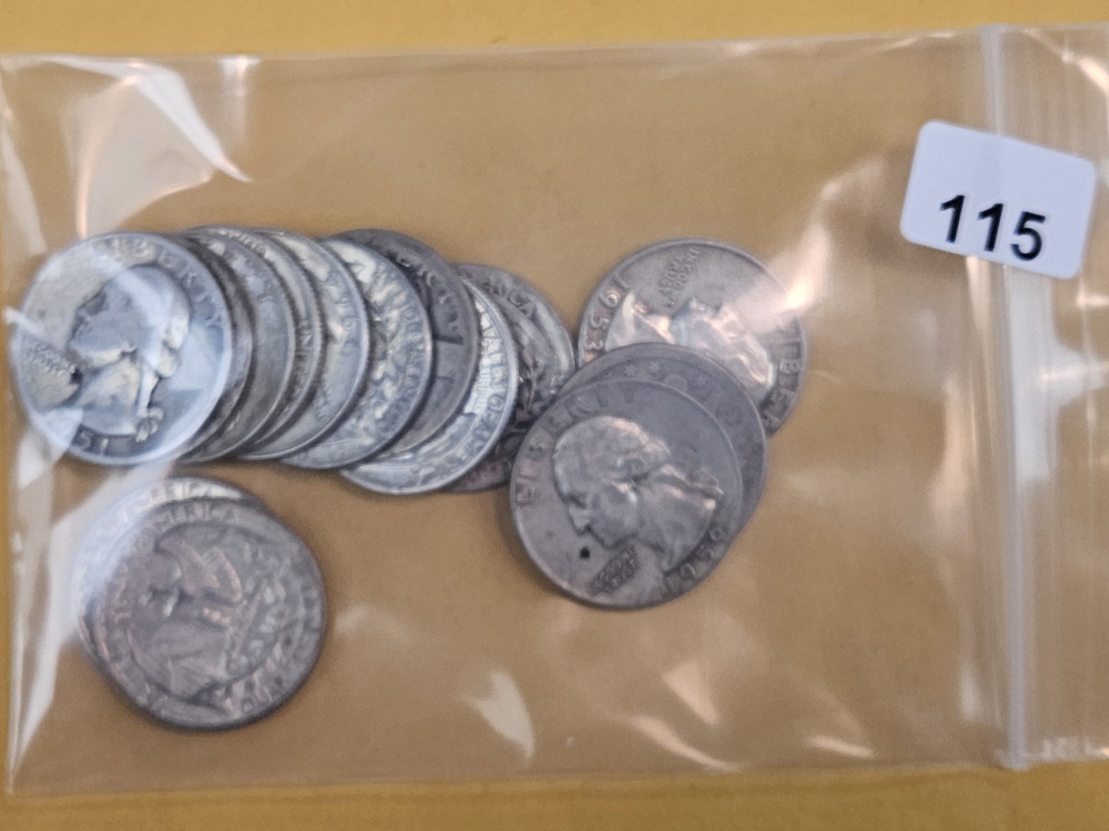 Thirteen mixed silver Washington Quarters: Circulated 