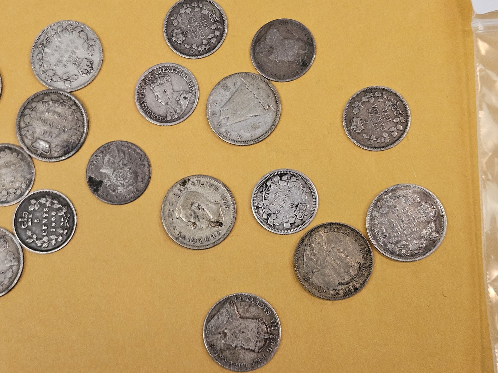 Twenty lovely pre-1940's Canada silver coins - 3