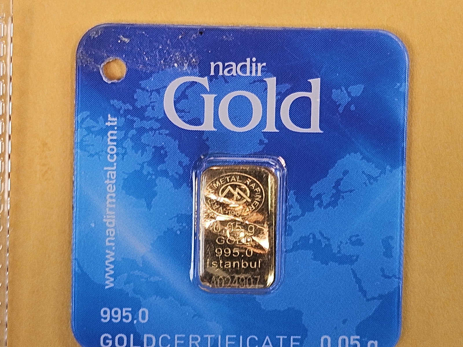 GOLD! NADIR Gold .995 Gold bar: In original assay certification holder. Weighs .1 grams