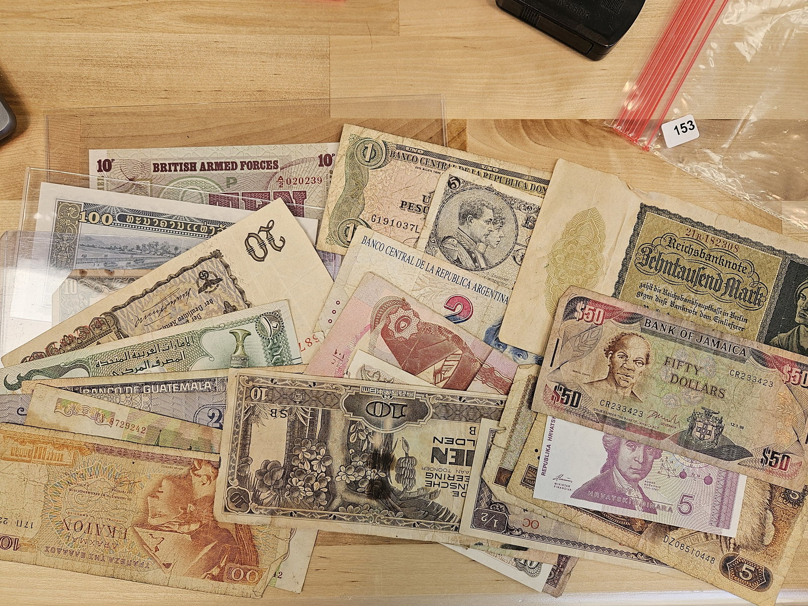 Twenty-five pieces of mixed World currency (1 of 3)