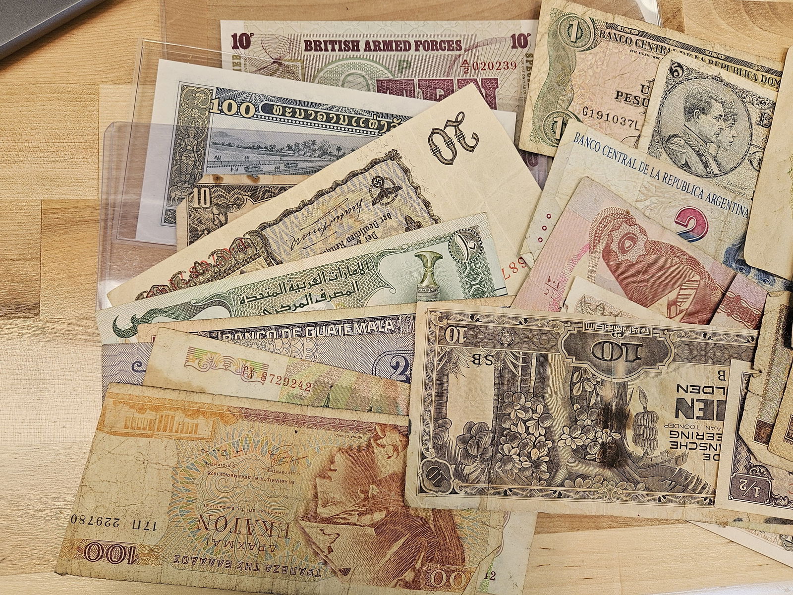 Twenty-five pieces of mixed World currency - 2