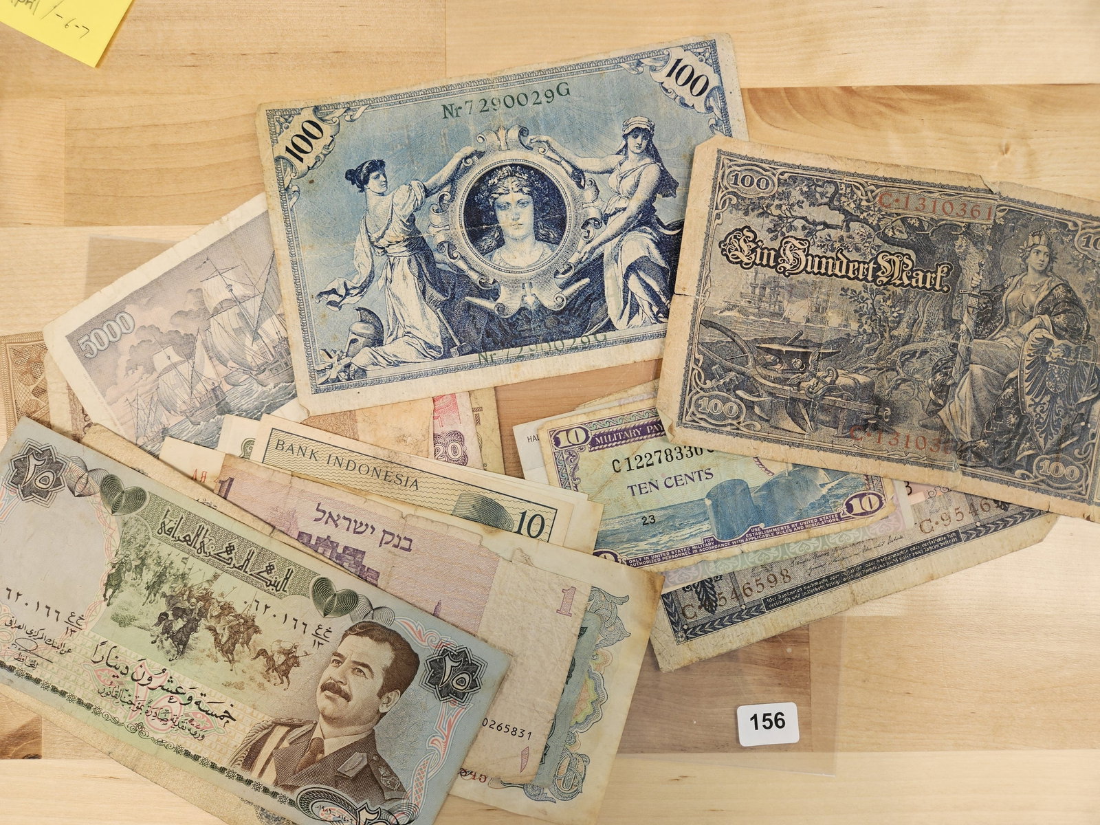 About 20 pieces of mixed World currency (1 of 2)