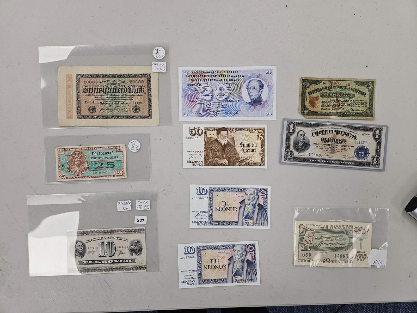 Ten little nicer, mixed, World notes (1 of 8)