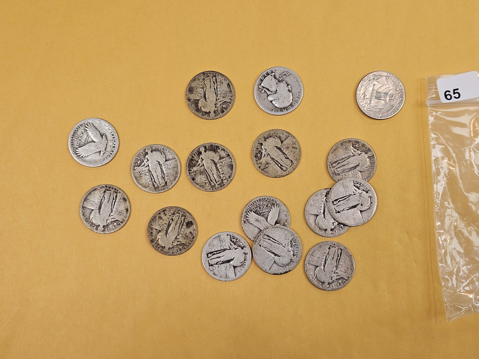 Sixteen mixed silver Washington and Standing Liberty silver Quarters: Circulated