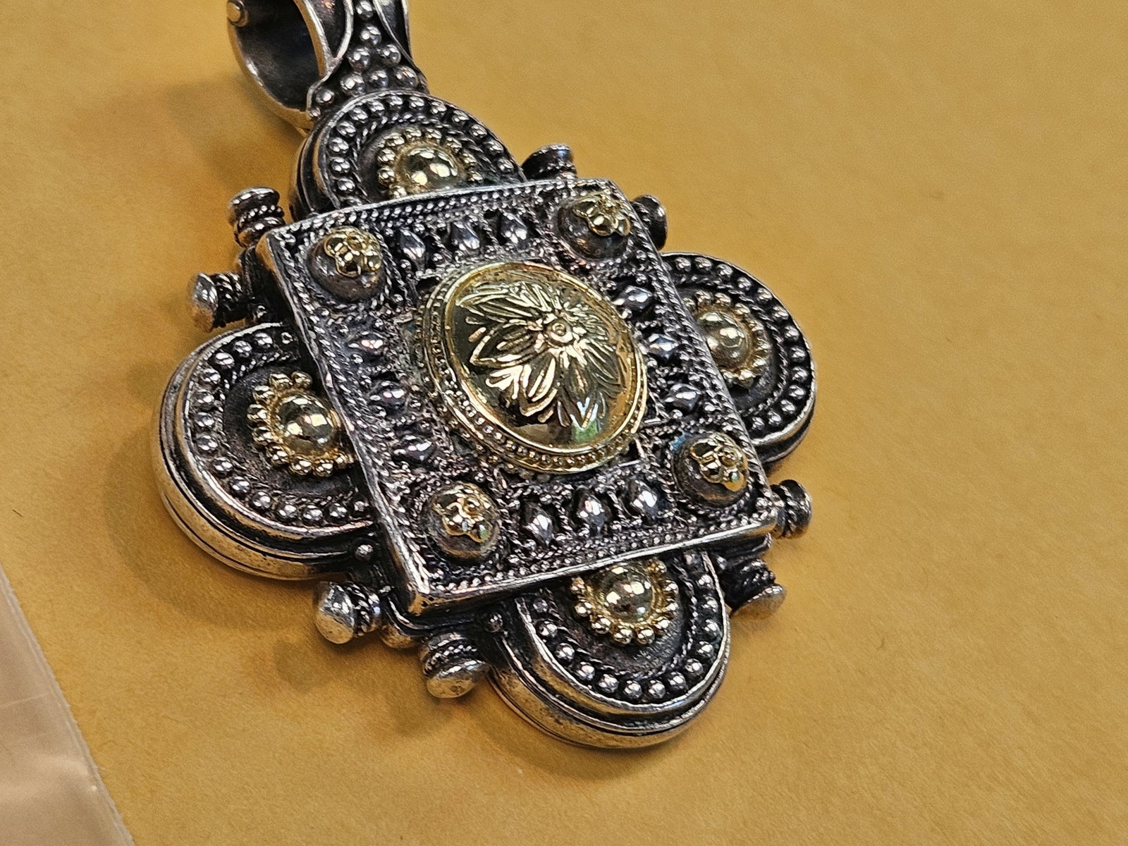 GOLD JEWELRY! Large 18 karat gold and sterling silver pendant - 3