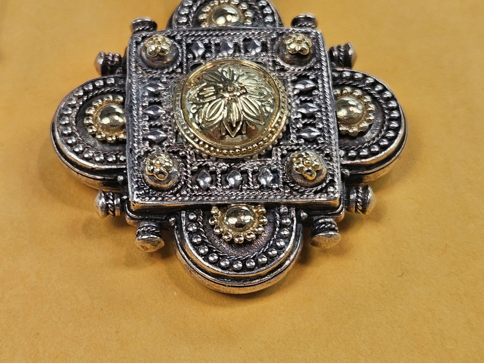 GOLD JEWELRY! Large 18 karat gold and sterling silver pendant - 4