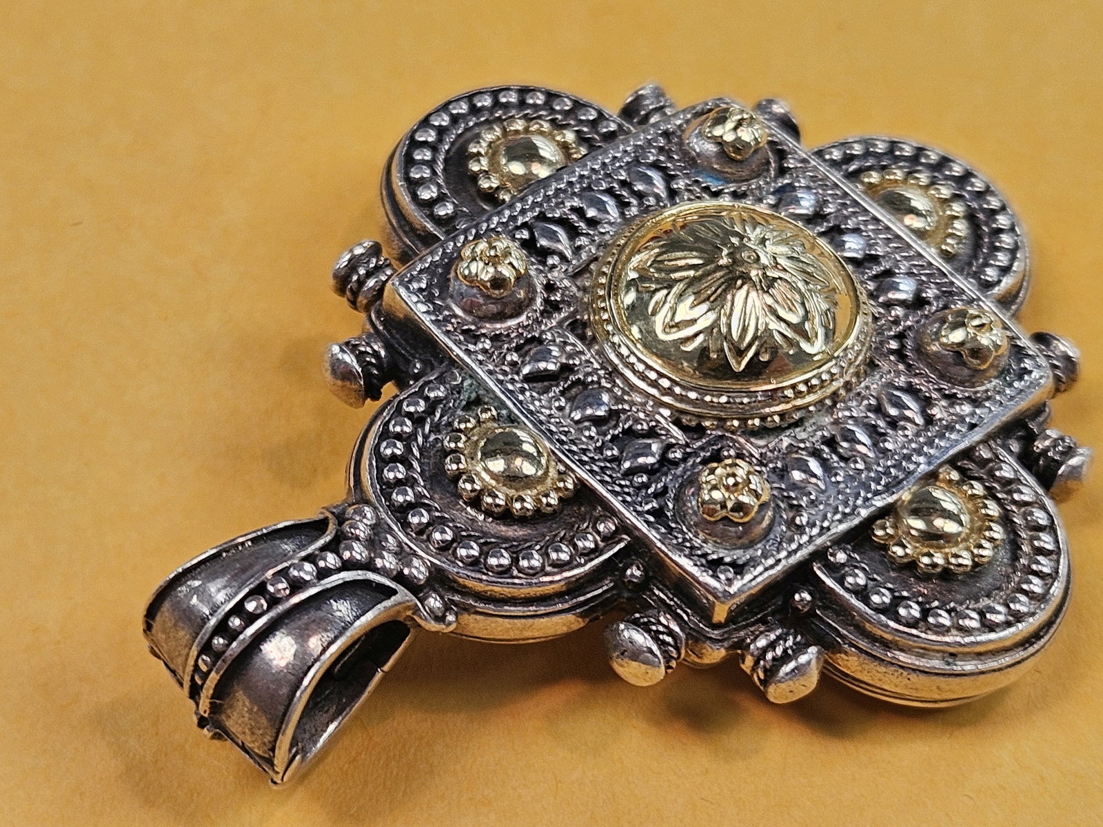 GOLD JEWELRY! Large 18 karat gold and sterling silver pendant - 7