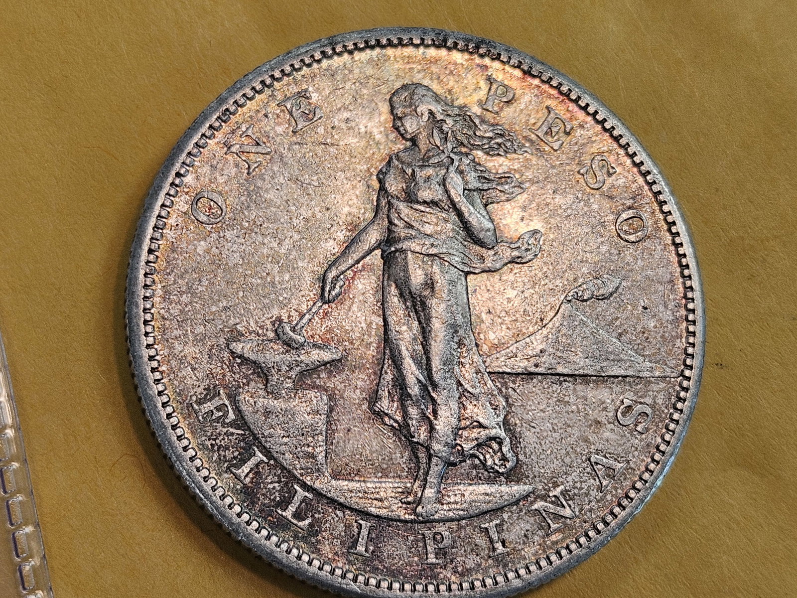 1903-S Philippines silver 1 peso in Extra Fine - 3
