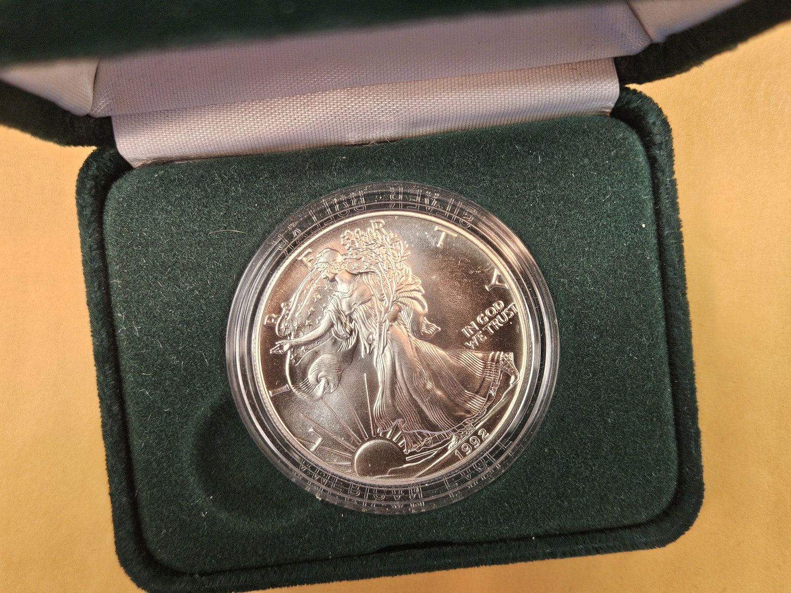GEM Brilliant Uncirculated 1992 American Silver Eagle - 2
