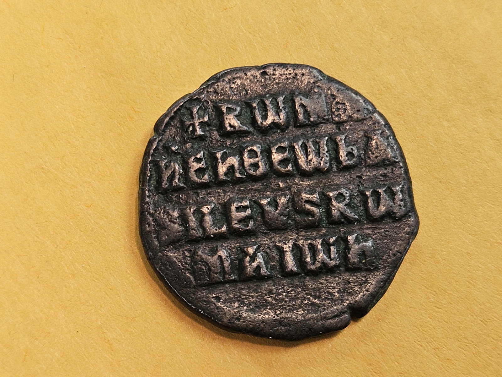 Byzantine Empire 886 - 912 Follis - 3