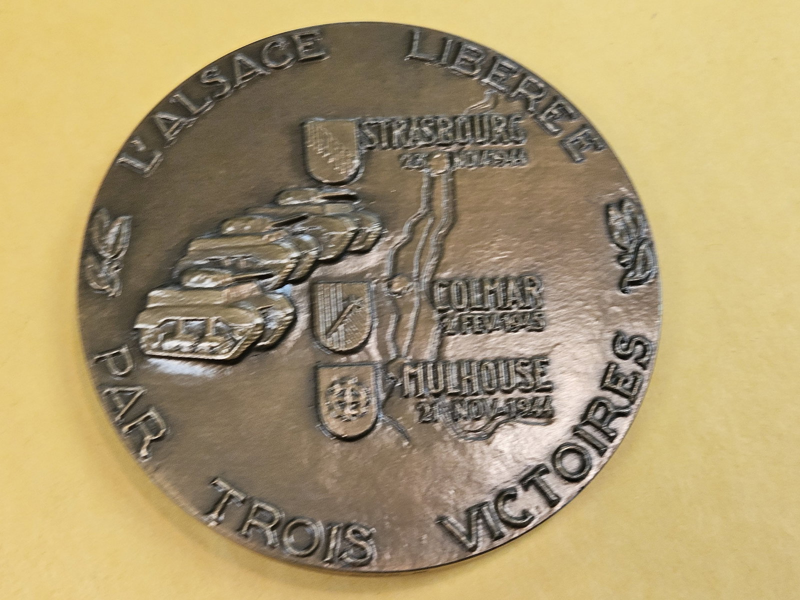 Large French Victory Medal - 3