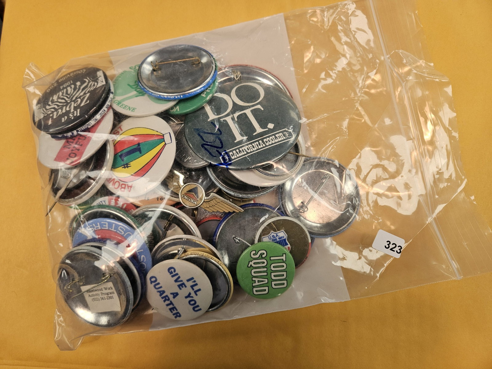 Vintage Pinback Lot: VINTAGE PINBACK LOT INCLUDES AN ET PINBACK