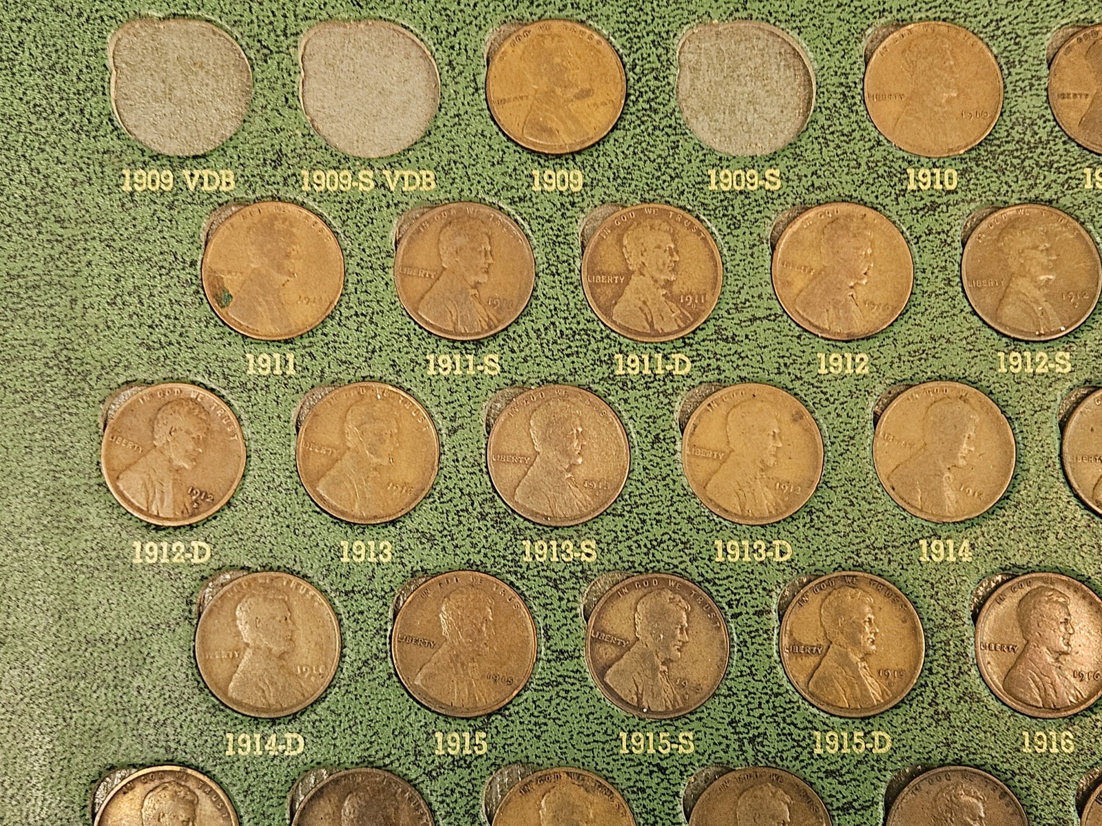 Nearly complete Lincoln Cent Collection - 3