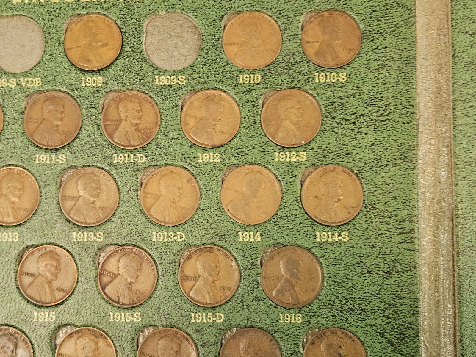 Nearly complete Lincoln Cent Collection - 4