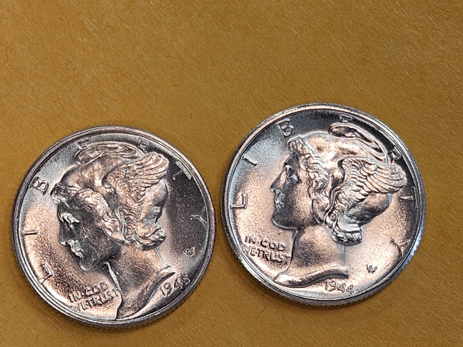 Two GEM Brilliant Uncirculated Mercury silver Dimes (1 of 5)