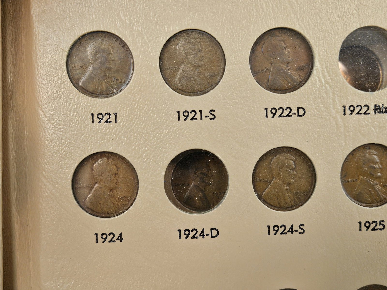Fairly full Lincoln Cent collection! - 11