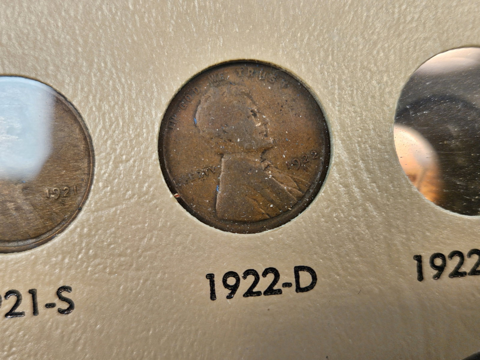 Fairly full Lincoln Cent collection! - 12