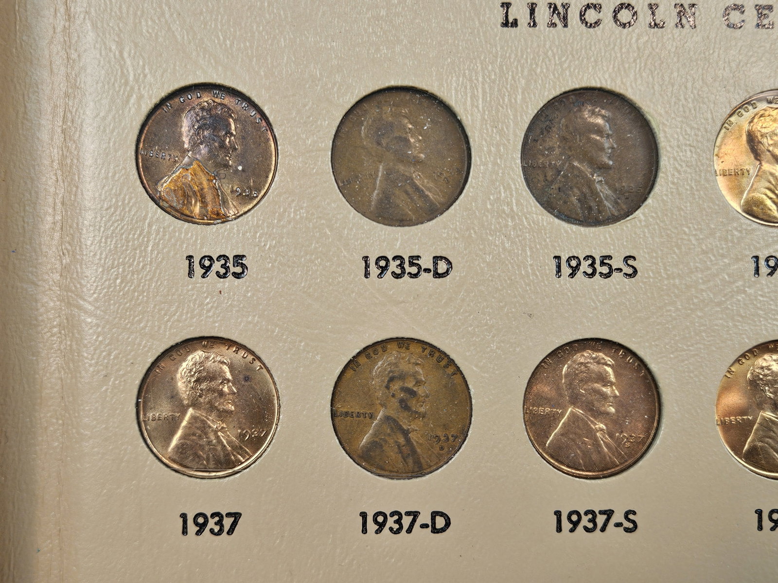 Fairly full Lincoln Cent collection! - 19