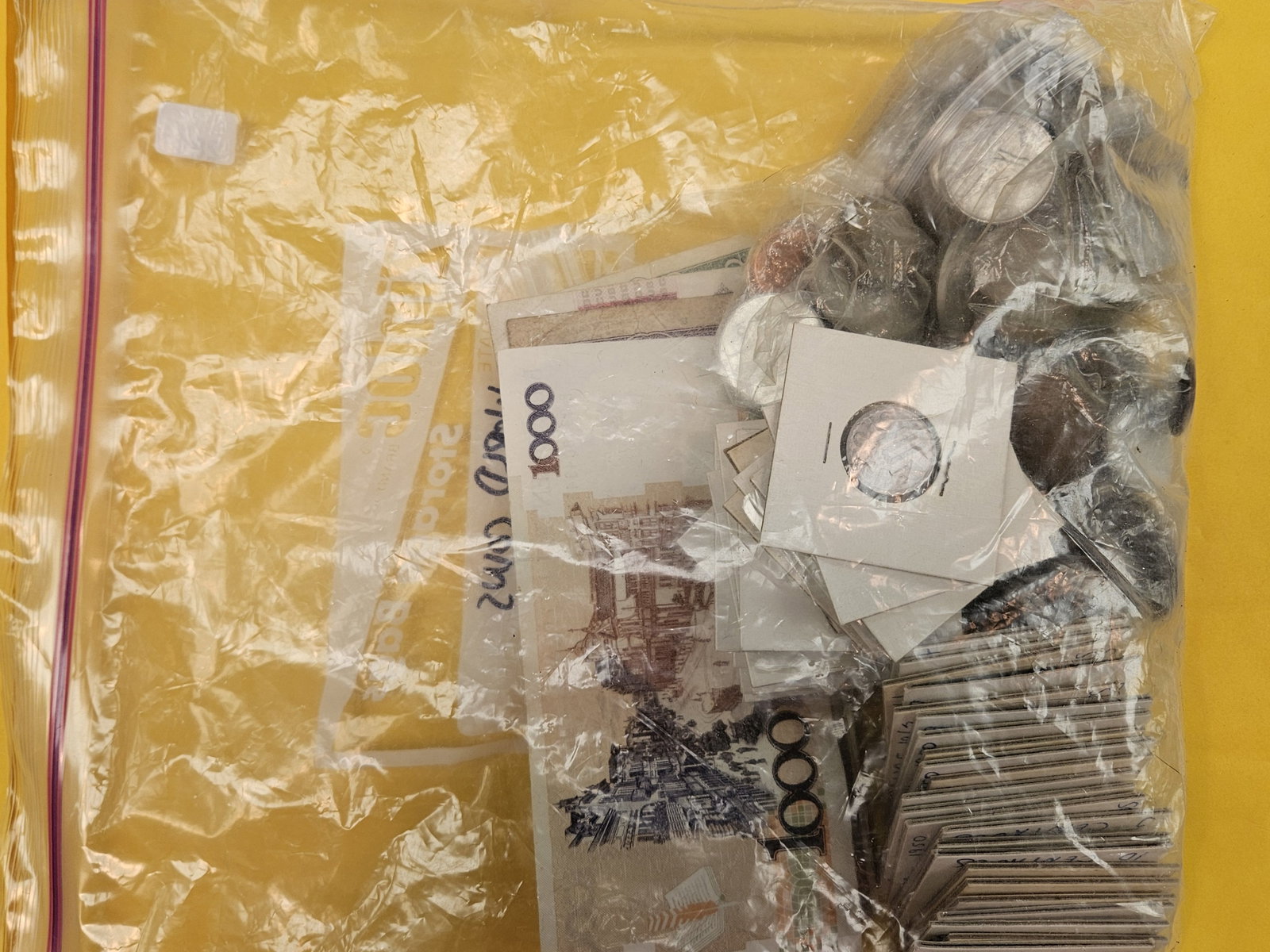 Large Hodge-lodge bag of mixed World coins and World paper - 3