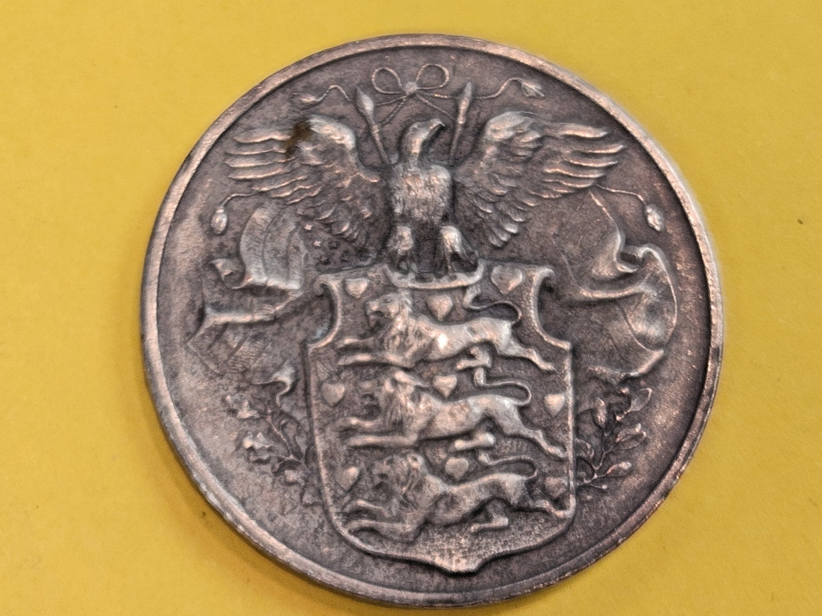 Uncirculated Danmark Vor Moder Coat of Arms Medal - 4