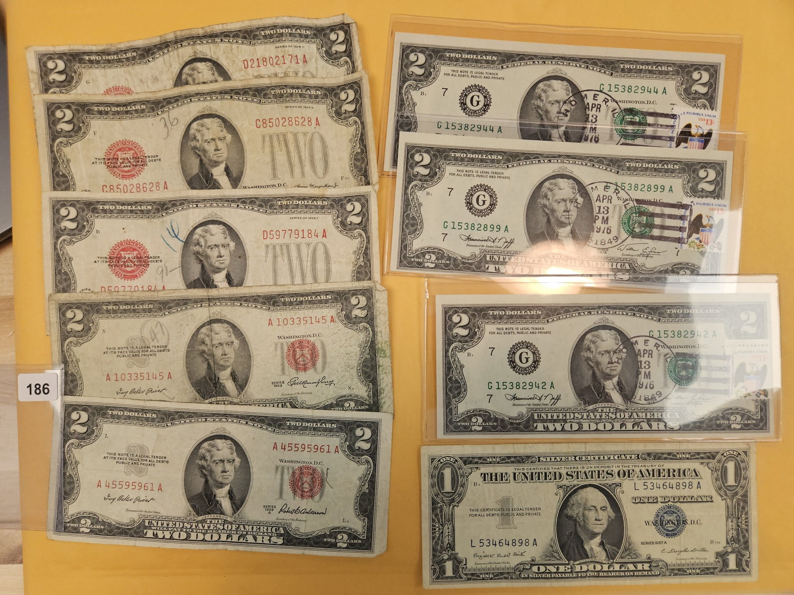 Nine mixed pieces of US Currency: 1928 to 1976