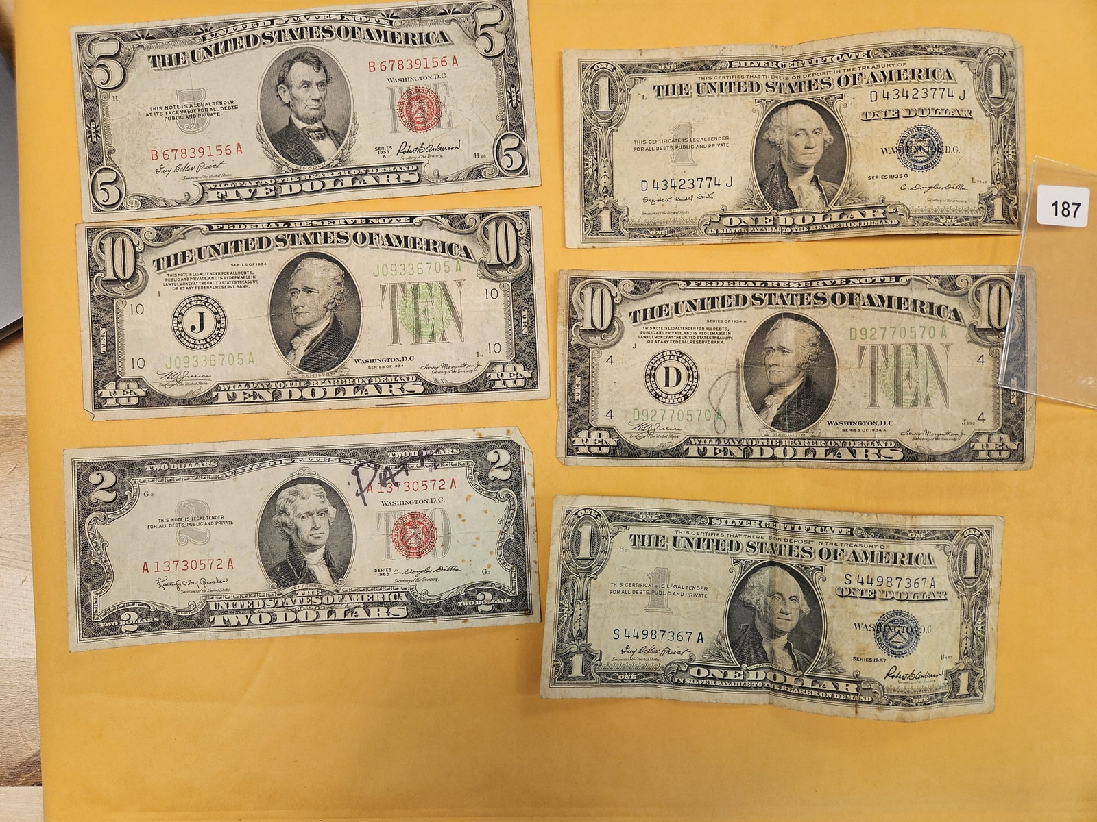 Six pieces of US Currency: Mixed