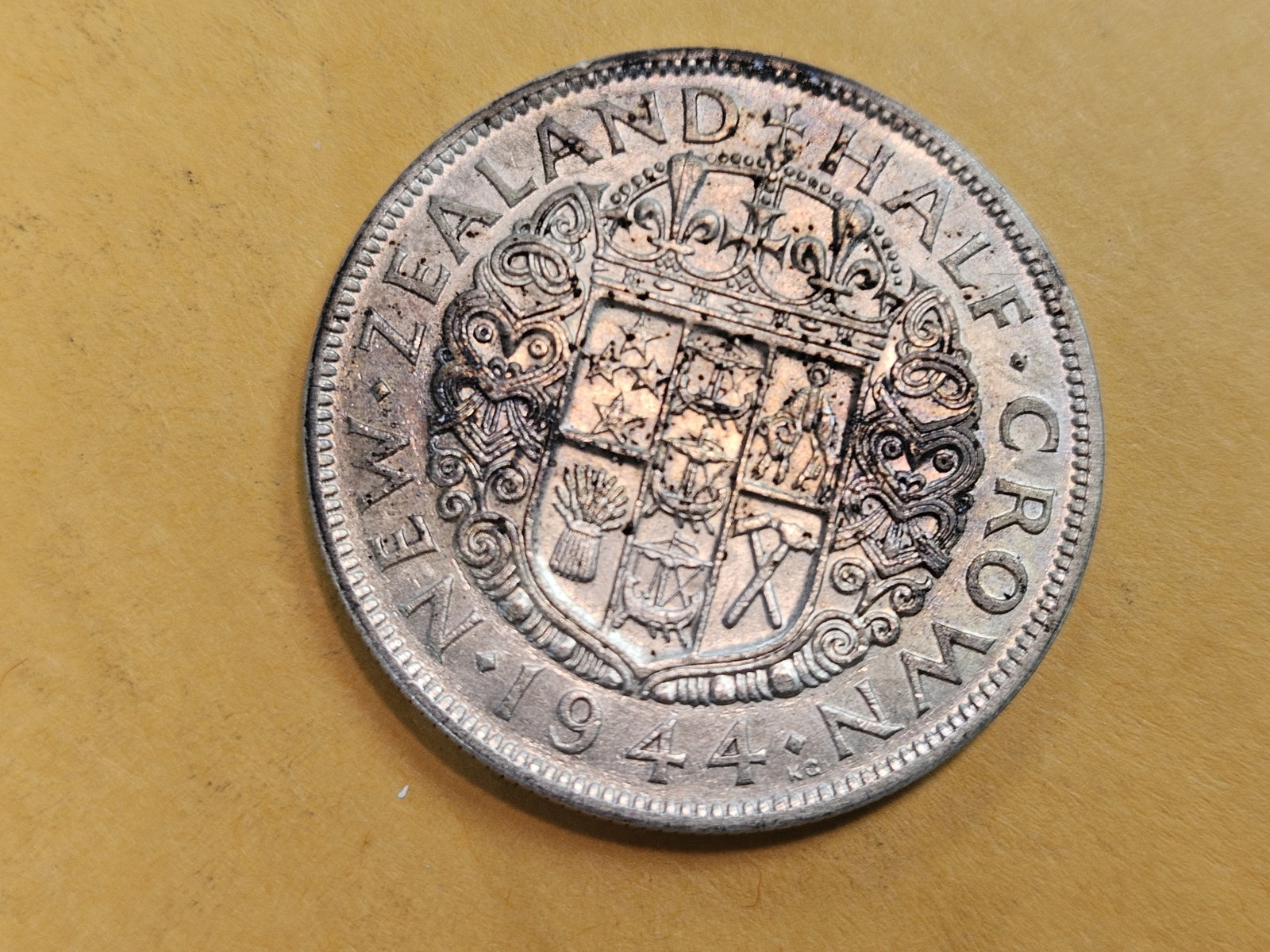 1944 New Zealand silver 1/2 crown - 3