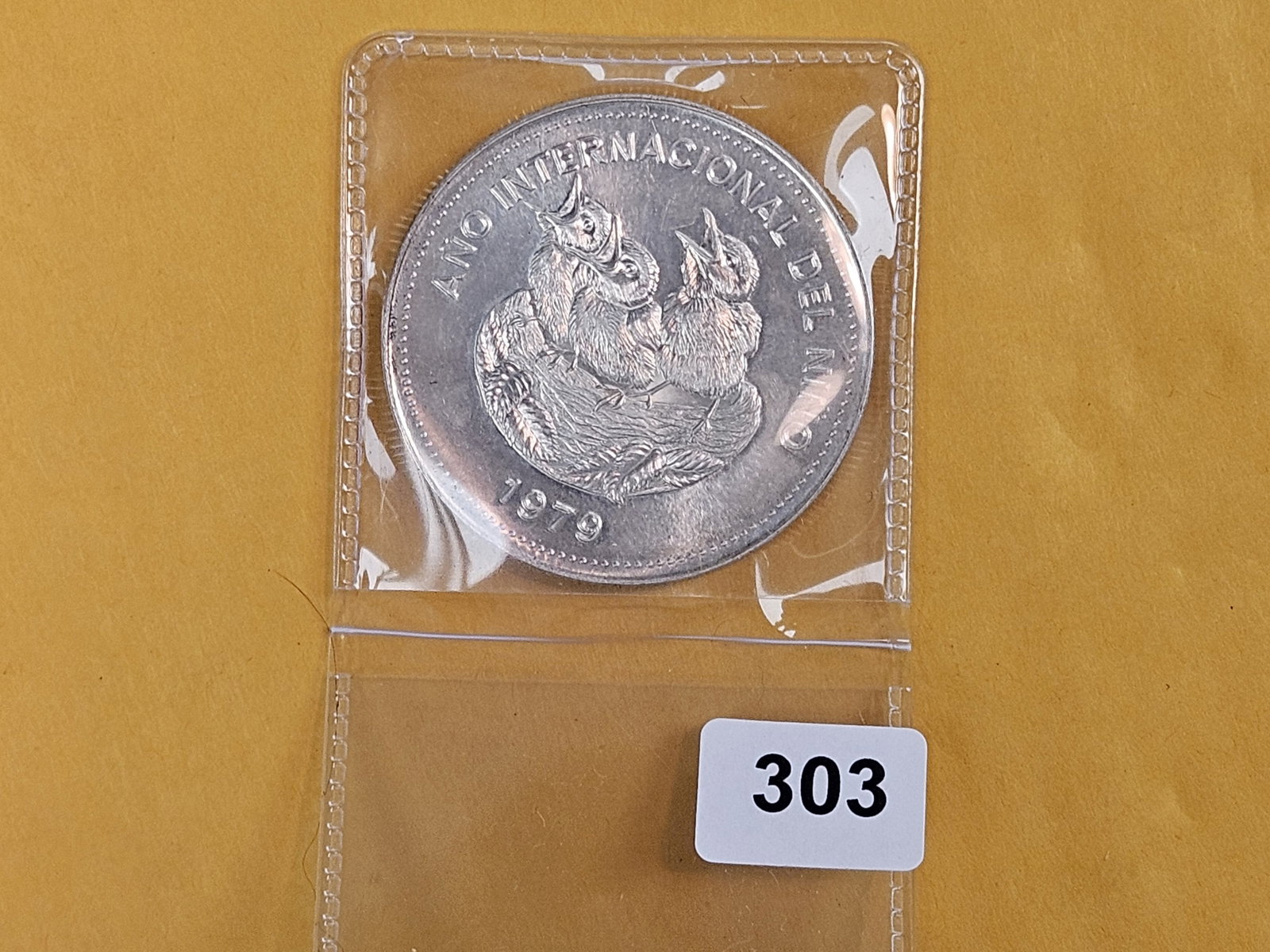 Larger silver 1979 Costa Rica silver coin: cien colones