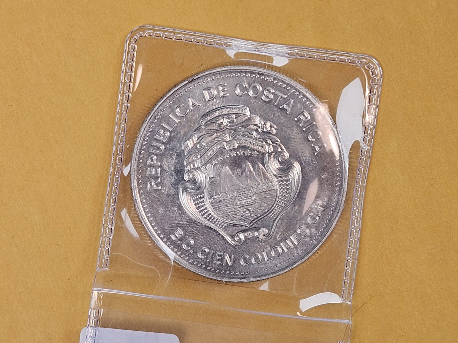 Larger silver 1979 Costa Rica silver coin - 2