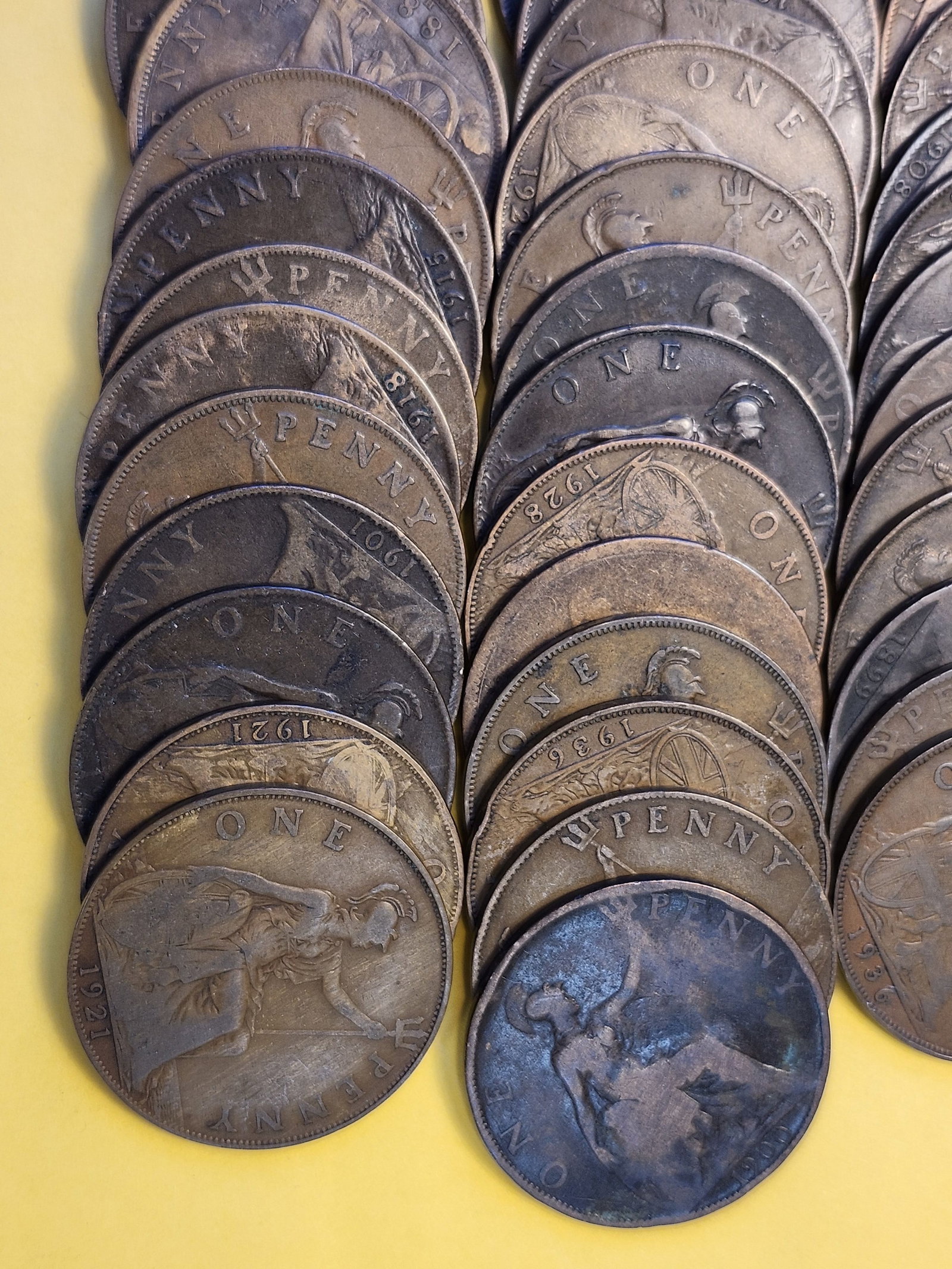 Fifty Great Britain Copper Pennies - 4