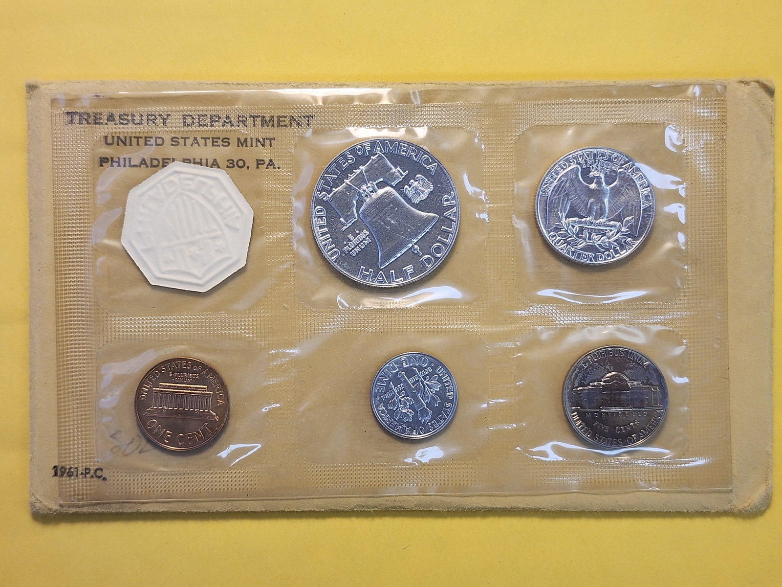 1961 US Silver Philadelphia Mint Set in Original Government Packaging - 3