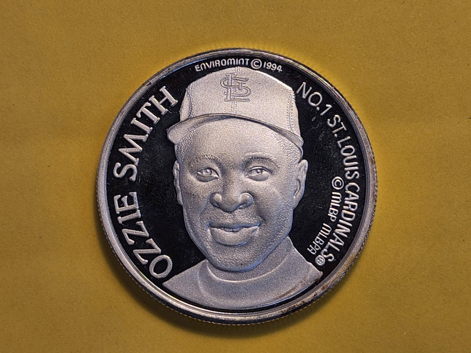 One Troy Ounce .999 Fine Silver Proof Art Round: St. Louis Cardinals, Ozzie Smith